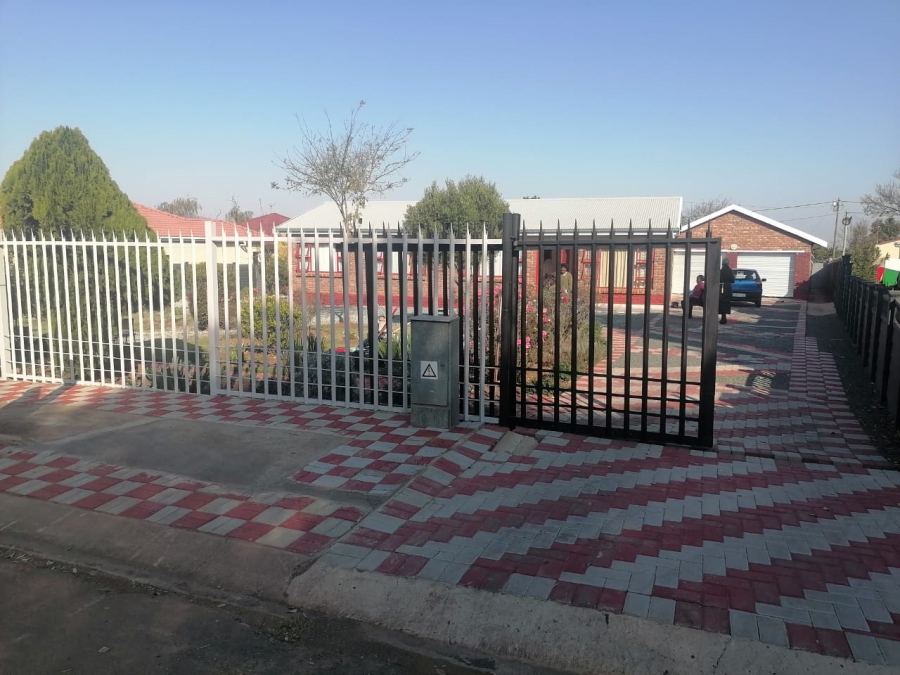 To Let 3 Bedroom Property for Rent in Madeira Park Eastern Cape